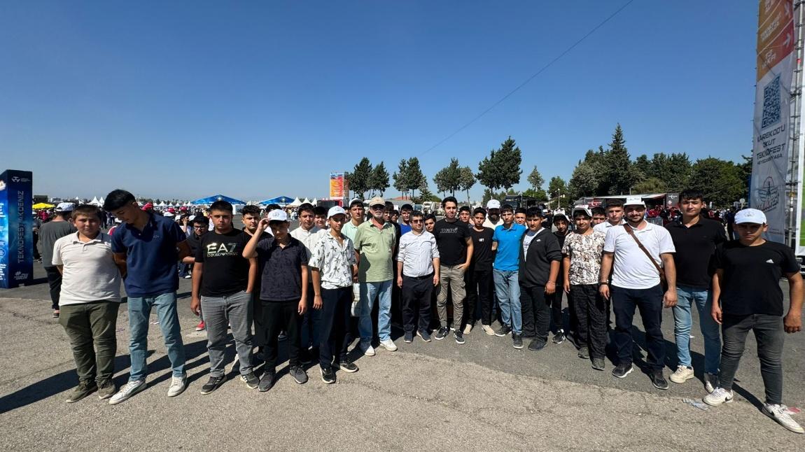 Türkiye’nin en büyük havacılık, uzay ve teknoloji festivali TEKNOFEST, bu yıl Akdeniz’in kalbinde, Adana’da teknoloji severlerle buluştu